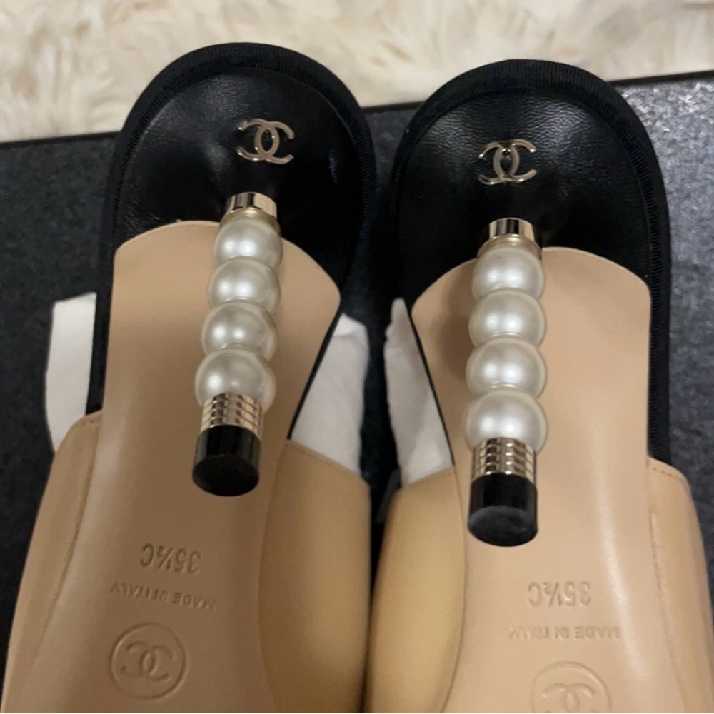 CHANEL Mules with pearl heels - Picture 3 of 9